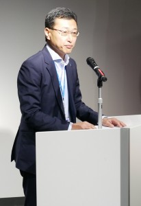 挨拶する凸版印刷文化事業推進本部長の矢野達也氏