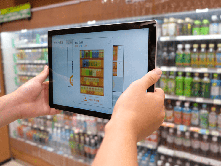富士フイルムシステムサービス　「NewDays」店舗で商品棚の陳列判断を支援する実証実験を開始　画像認識AIと販売データを組み合わせ小売店舗運営の支援を目指す